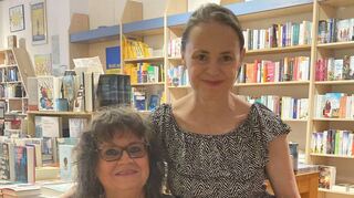 Das literarische Duett aus Dagmar Krebaum (l.) und Barbara Hennl-Goll hat einmal mehr tollen Lesestoff für heiße Sommertage zusammengestellt.