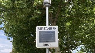 Temposys-Gerät in der Bunsenstraße: Vom 26. Juli bis 11. August wurde gemessen. Die Erfassung inmitten der Beethovenstraße wäre aussagekräftiger gewesen.