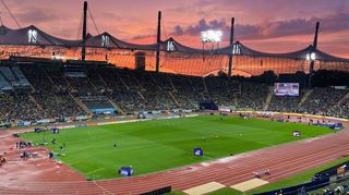 Bonus für die freiwilligen Helfer: Einen solchen Blick vom Olympiastadion in der Abendsonne können sie während ihres Diensts oder danach genießen.