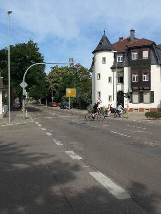 Die Nadlerstraße in Richtung Bruch-häuserstraße: eine Holperstrecke.