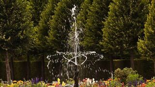 Die kunstvollen Wasserspiele im Schlossgarten werden von nun an zwei Stunden kürzer zu bewundern sein. So soll Wasser gespart werden.