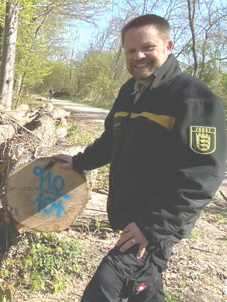 Förster Andreas Kolb ist auch für die Rheininsel zuständig.