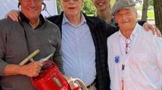 Beim Oldtimer-Stammtisch Brühl: Karl-heinz Eisner (r.) mit Heidelbergs OB Professor Dr. Eckhart Würzner und Professor Dr. Frank Brecht von St. Thomas.