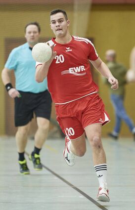 Starke Vorbereitung: Lampertheims Rückraumspieler Tim Pfendler bekommt von seinem Trainer Achim Schmied eine „positive Entwicklung“ attestiert.