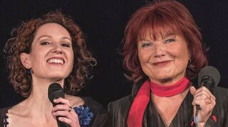Joana (r.) und Susanne Back kreieren einen Abend zum Mitfühlen, Mitdenken, Miterinnern und Mitfreuen.