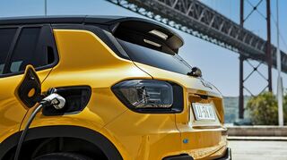 mid Groß-Gerau - Als Teil eines umfassenden Produktplans werden bis 2030 alle in Europa verkauften Jeep-Fahrzeuge und 50 Prozent der Verkäufe der Marke Jeep in den USA einen batterieelektrischen Antrieb haben.