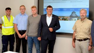 Maurizio Barone, Marvin Müller und Luis Schönith haben ihre Ausbildung im Rathaus begonnen. Bürgermeister Nils Drescher, Personalratsvorsitzender Bernhard Müller und Hauptamtsleiter Stephan Frauenkron sagten „Willkommen“!
