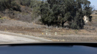 mid Santa Barbara - Ein Head-up-Display lässt sich immer schwer ablichten, im Lexus RX wurde ein knackscharfes System verbaut.