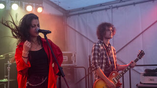Beim Retscherrock heizt die Band „Schlomo + Friends“ den Besuchern ein.