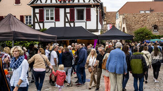 Auch in der Sonnengasse tummeln sich die Menschen.
