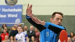 Robbie Sowden hilft dem HSV gegen Ettlingen im Tor aus.