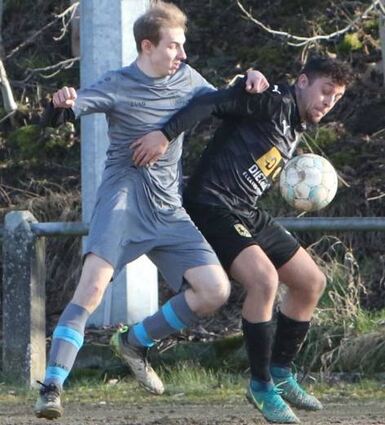 Konstantin Binz (l.) ist beim SV Altlußheim eine Führungs- und Integrationsfigur.
