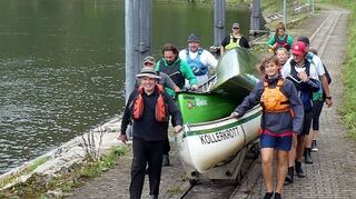 Manchmal müssen die Kanadier beim Projekt „Kids & Nature“ des Wassersportvereins auch über Land transportiert werden.