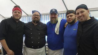 Sorgten 2019 für die gute Kerweküche: Aaron Helleis (v. l.), Christian Mohr, Michael Gröger, Marc Schünemann und Marc Schneider.
