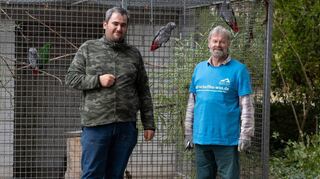 Sven Berlinghof, Vorsitzender des Vogelparks, und Bernhard Müller von der Gemeinde freuen sich über einen gelungenen Freiwilligentag.