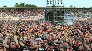 So voll soll das Infield des Hockenheimrings auch im September 2023 werden: Wie hier die Fans beim „Matapaloz“-Festival im Juni 2017 feiern, wünscht sich Lukas Podolski das für sein Rap-Event.