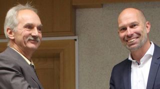 Zwei, die sich gut verstehen: Der Vorsitzende Karl-Heinz-Schleich (l.) und Bürgermeister Timo Wangler.