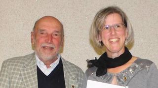 Große Freude über die Ehrungen bei Hans-Peter Überle (l.) und Annette Schrepp.