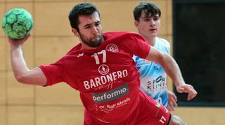 Eindrucksvoller Höhenflug: Bastian Seitz trifft als erfolgreichster Akteur beim 29:21 der HG Oftersheim/Schwetzingen in der Jugend-Bundesliga gegen den TV Bittenfeld zehn Mal.