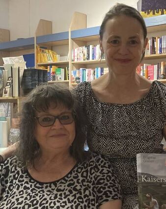 Das literarische, Duett Barbara Hennl-Goll und Dagmar Krebaum, stellt Bücher aus Spanien vor.