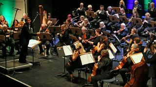 Für das Benefizkonzert in der Stadthalle hat der Lions Club die hervorragenden Starkenburg Philharmoniker unter der Leitung von Günther Stegmüller verpflichtet – eine gute Wahl, wie sich zeigte.