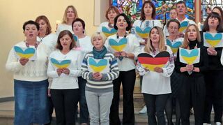 Gestalten den Gottesdienst mit ihrem Gesang: Sängerinnen ukrainischer Herkunft.