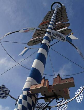 Der Maibaum in Karlshuld – im Ferienprojekt geht es um Maibäume.
