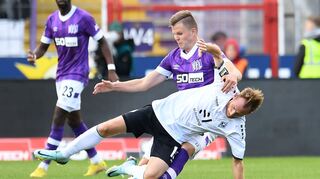 Marc Schnatterer (Mannheim) im Zweikampf gegen Lukas Kunze (Osnabrueck)