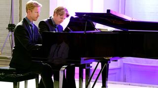 Die Brüder Martijn und Stefan Blaak aus den Niederlanden faszinieren mit einem harmoniegeladenen Spiel.