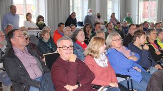 Die Veranstaltung im neuen Trausaal stößt auf großes Interesse bei der Bürgerschaft. Viele Besucher machen ihrem Unmut Luft.