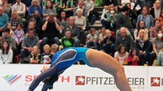 Die Zuschauer bewundern die sportlichen Höchstleistungen – hier von Timea Flaig vom SSV Ulm 1846.