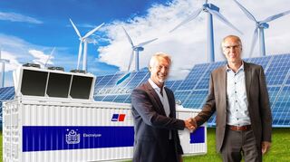 mid Groß-Gerau - Gerd Hummel, CDO bei Sowitec (links im Bild) und Andreas Görtz, Präsident Sustinable Power Solutions Rolls-Royce, wollen gemeinsam Power-to-X-Projekte bereit stellen.