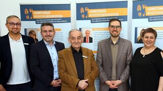 Sie erwecken das Projekt „Schwetzinger Migrationsgeschichte(n) zum Leben: Hüseyin Köksal (v. l.), Hüseyin Tekin, Yakup Divrak, Initiator Lars Maurer, Yasemin Inanli, Professor Dr. Cord Arendes und Burcak Tuncel-Tülek.