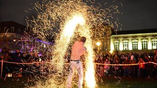 Ab morgen, Freitag, ist wieder Lichtmeile in der Neckarstadt. Die Aufnahme mit der Jeremy-Feuershow am Neumarkt entstand 2015.