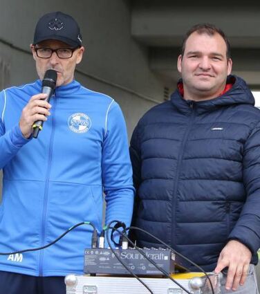 Die beiden Macher der gelungenen Veranstaltung des SV 98: Jugendleiter Erkan Akbay (r.) und Andreas Matena.