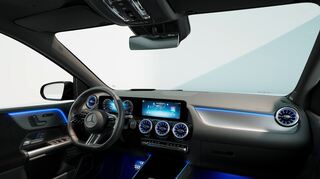 mid Groß-Gerau - Selbstverständlich ist die Vernetzung mit Smartphones über Apple Carplay bzw. Android Auto Wireless, und für die weitere Konnektivität wurde ein weiterer USB-C-Port hinzugefügt und die USB-Ladeleistung nochmals erhöht.