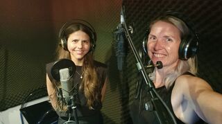 Carolin Wanitzek und Katja Bauroth im Podcast-Studio bei B &amp; B Medien in Mannheim. Die beiden haben sich durch ihre gemeinsamen Radsportfreunde Luisa und Amin kennengelernt.