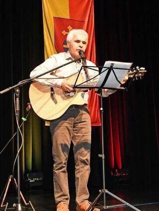 Sorgt für den musikalischen Part: Sänger und Songschreiber Charly Weibel.