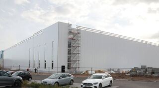 So sieht die neue Halle 0 von außen aus. Auch in Sachen Nachhaltigkeit soll sie neue Maßstäbe setzen – in diesem Bereich hat sich Decathlon einiges vorgenommen.
