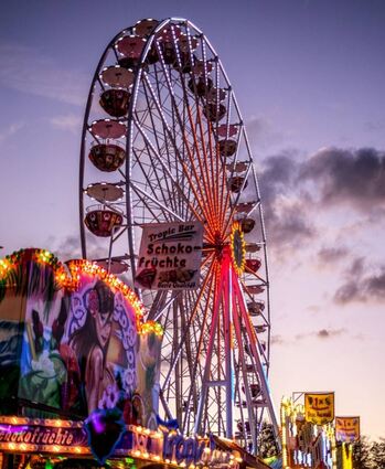 Bei der Speyerer Herbstmesse kann man im Riesenrad eine tolle Weinprobe machen.