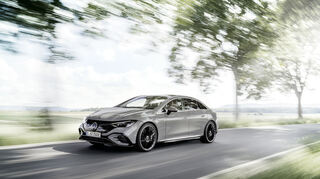 mid Groß-Gerau - Der EQE von Mercedes-Benz erhält die Höchstwertung von fünf Sternen und wird außerdem mit "sehr gut" für seinen Highway Assist bewertet.