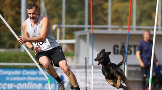 Claus Günther und „Lanika“ nehmen die Kurven ganz eng an den Stangen und holen sich insgesamt im Sprint-Vierkampf den deutschen Meister-Titel.