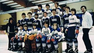 So sieht die Mannschaft des EC Eppelheim in den 1980er Jahren aus.