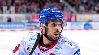Luca Tosto erzielte beim verdienten Adler-Sieg in Schwenningen sein erstes Saisontor.
