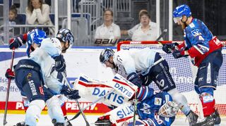 Adler-Keeper Felix Brückmann geriet im letzten Drittel mächtig unter Druck und musste sich gegen Ingolstadt insgesamt fünf Mal geschlagen geben.