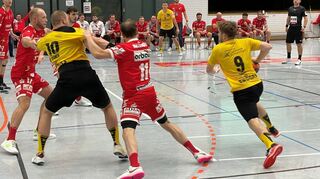 Spielmacher Lukas Sauer (r. ) zieht auch in Willstätt die Fäden im HG-Angriff.