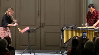 Im Mozartsaal des Schlosses gingen die Jazztage mit dem Konzert von „Aerial“ in die zweite Runde. Im Bild sind Alexandra Lehmler und Frank Tortiller.