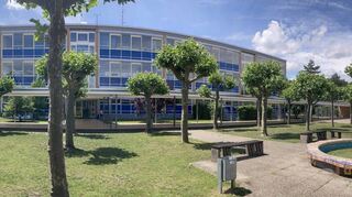 Schritt für Schritt wird das Areal der Schillerschule zum Kinderbildungszentrum. Der Gemeinderat ebnet nun den Weg für den Bauantrag des Ersatzneubaus für den Sonnenschein-Hort an der Schule.