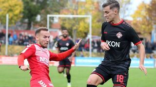 Maximilian Zaiser (rechts, hier im Auswärtsspiel beim TSV Aubstadt) ist etwas angeschlagen, doch vermutlich wird er gegen den TSV Rain am Lech auflaufen können. Bild: