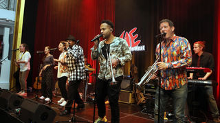 „Me and the Heat“ stimmen das Publikum auf einen heißen Herbst in der Wollfabrik in Schwetzingen ein.